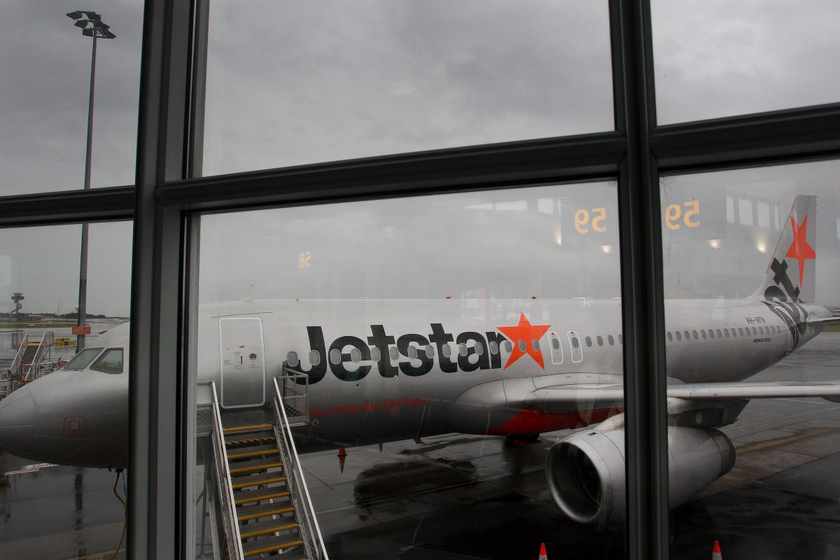 jetstar-passenger-kicked-off-plane-after-throwing-a-tantrum-because-she-wanted-to-sit-on-the-window