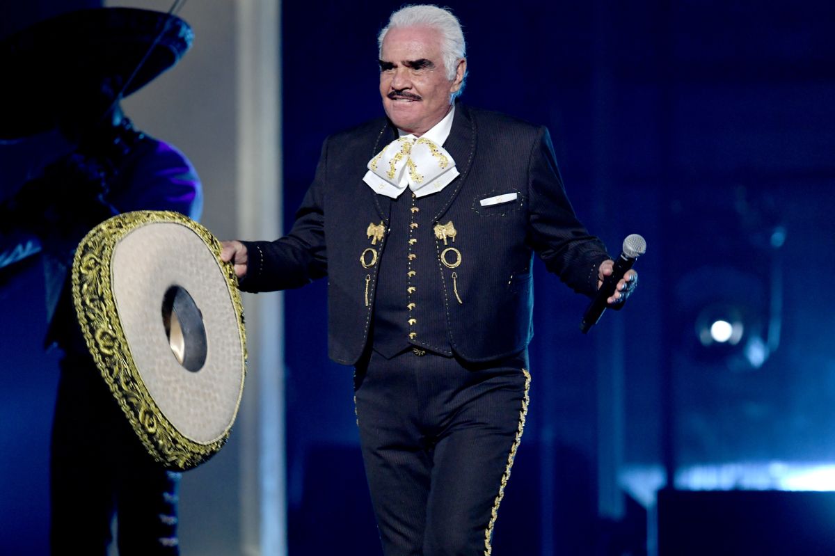 the-fernandez-family-is-finishing-off-vicente-fernandez's-aerial-mansion