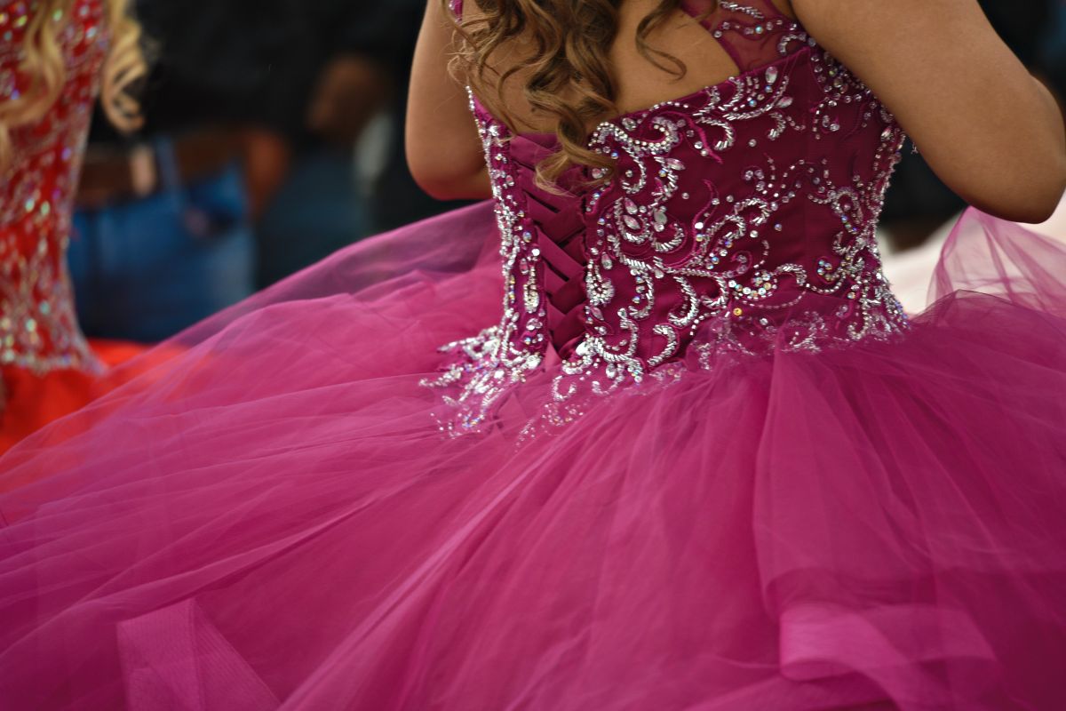 quinceanera-faints-during-her-waltz-and-dies-hours-later-in-a-hospital-in-coahuila,-mexico