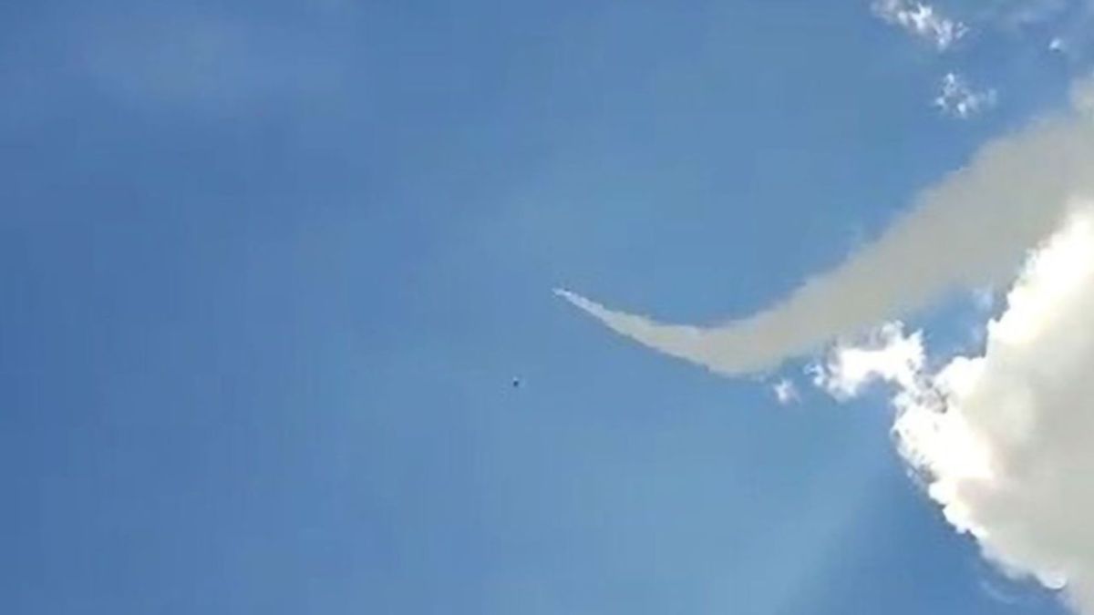 video:-watch-ukrainian-soldiers-shoot-down-a-russian-drone-with-a-us-stinger-missile