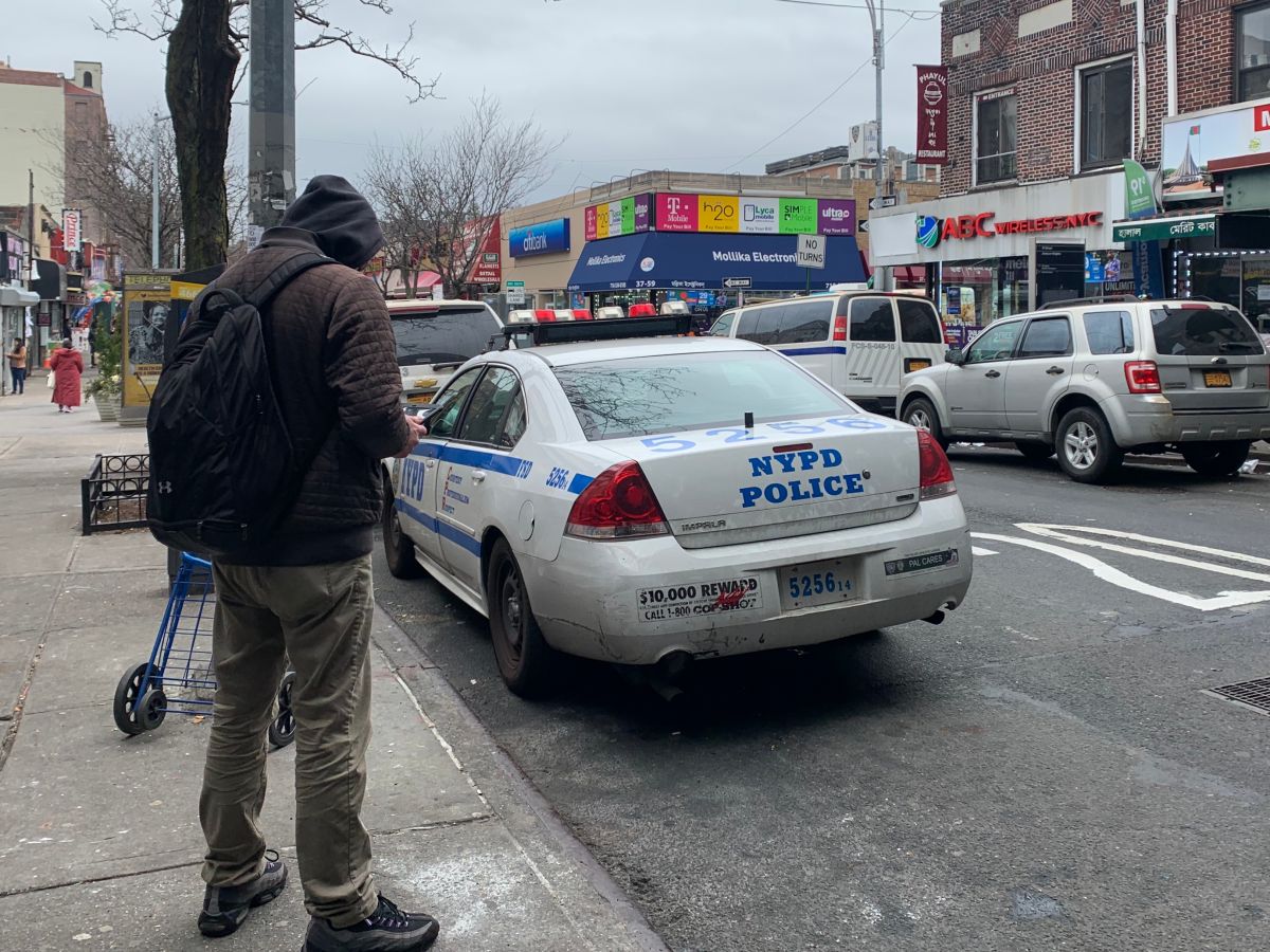 body-of-man-shot-in-the-head-found-inside-car-near-home-in-queens,-new-york