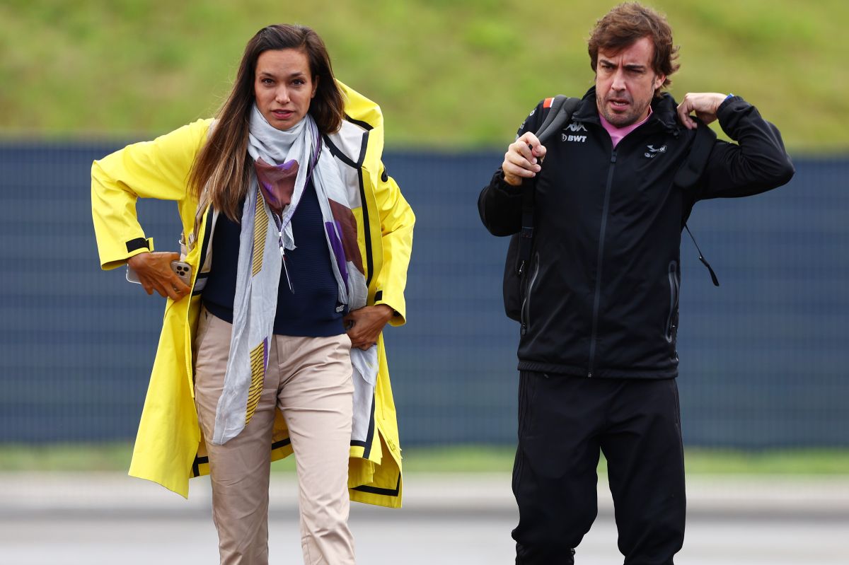 fernando-alonso-received-a-special-message-from-his-partner-after-signing-a-contract-with-aston-martin-in-formula-one