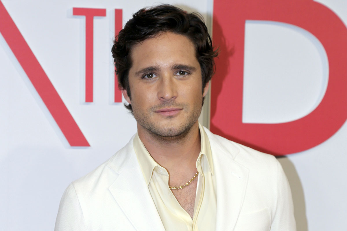 diego-boneta-rules-out-having-alcohol-problems