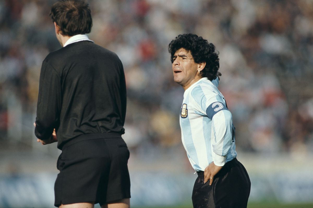 diego-armando-maradona's-“ghost”-appears-during-an-interview-and-social-networks-go-crazy-[video]