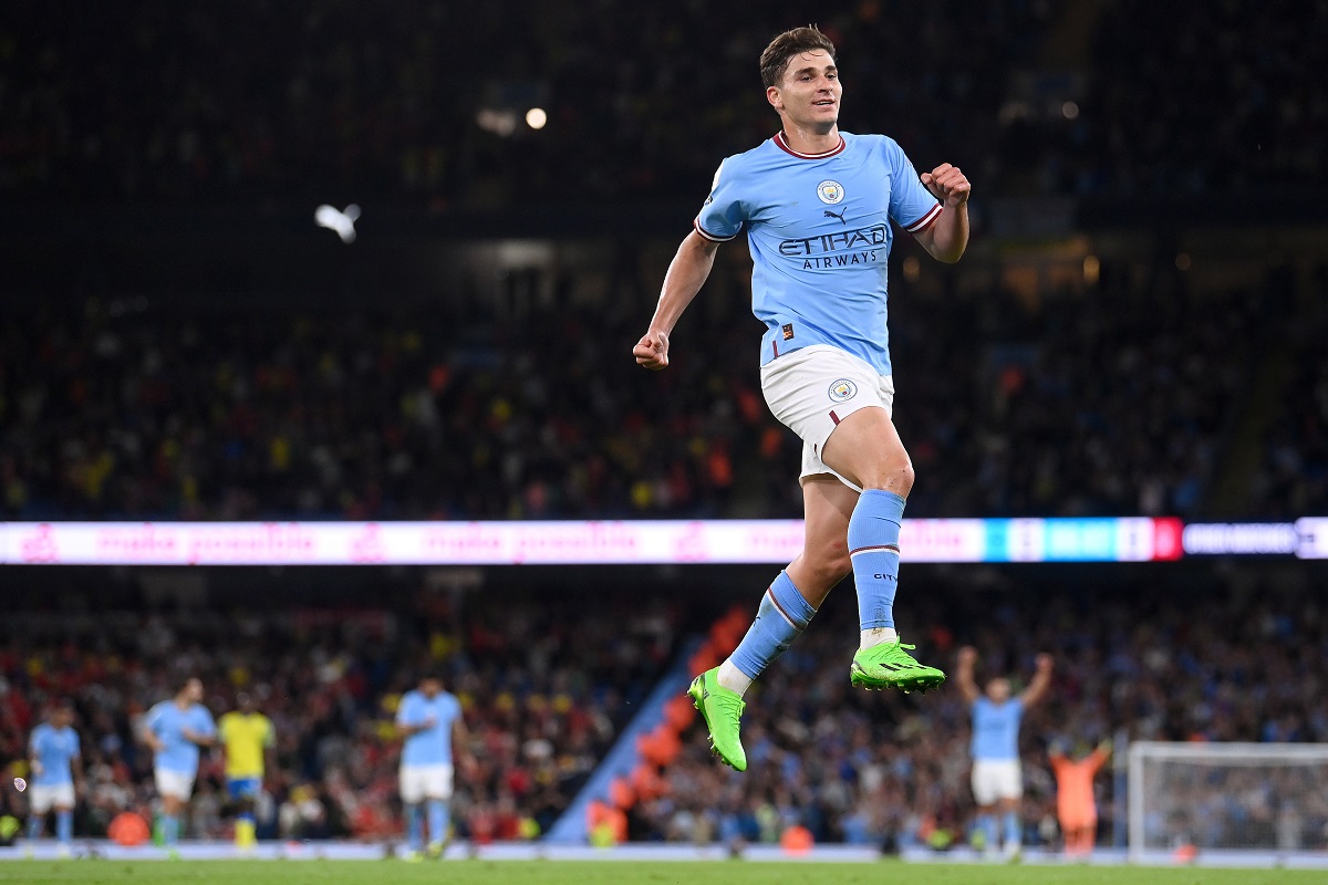 argentinian-julian-alvarez-responded-to-pep-guardiola's-praise-with-his-first-double-in-the-premier-league-[video]