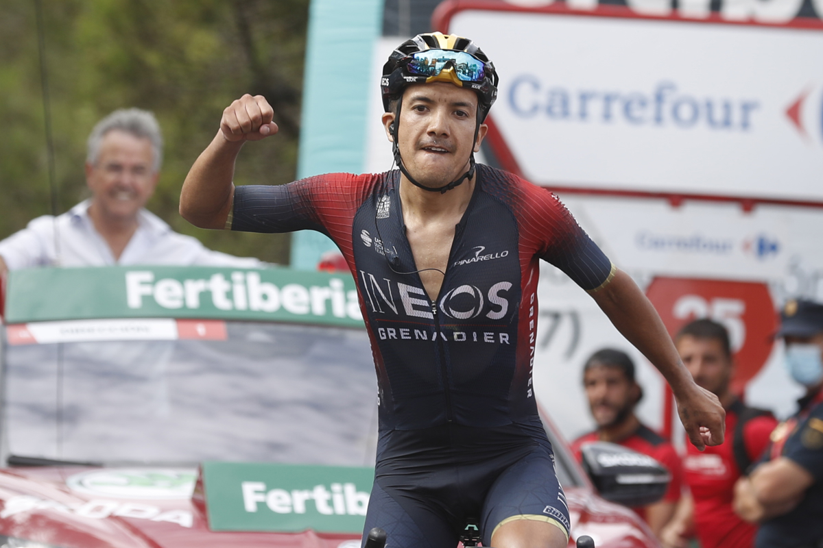 locomotive-on:-richard-carapaz-left-his-soul-and-won-stage-12-in-la-vuelta-a-espana-[video]