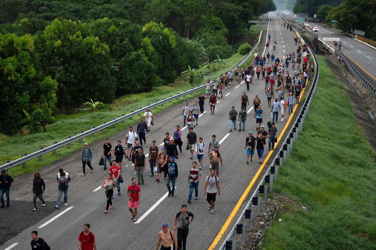 a-new-caravan-with-at-least-600-migrants-leaves-from-the-mexican-city-of-tapachula