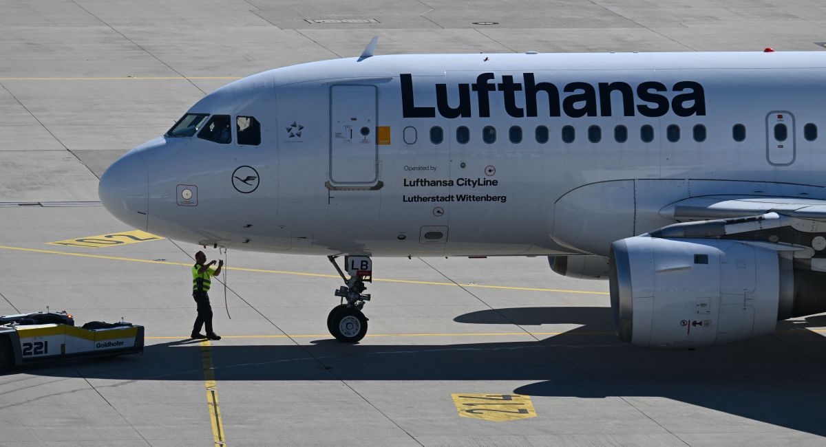 lufthansa-airline-cancels-800-flights-this-friday-due-to-pilot-strike