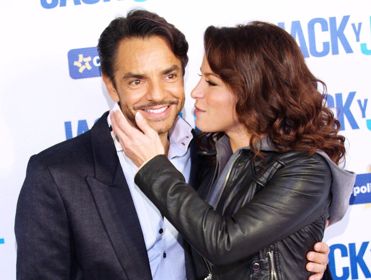 alessandra-rosaldo-surprises-eugenio-derbez-on-his-birthday;-she-stopped-a-concert-to-congratulate-him