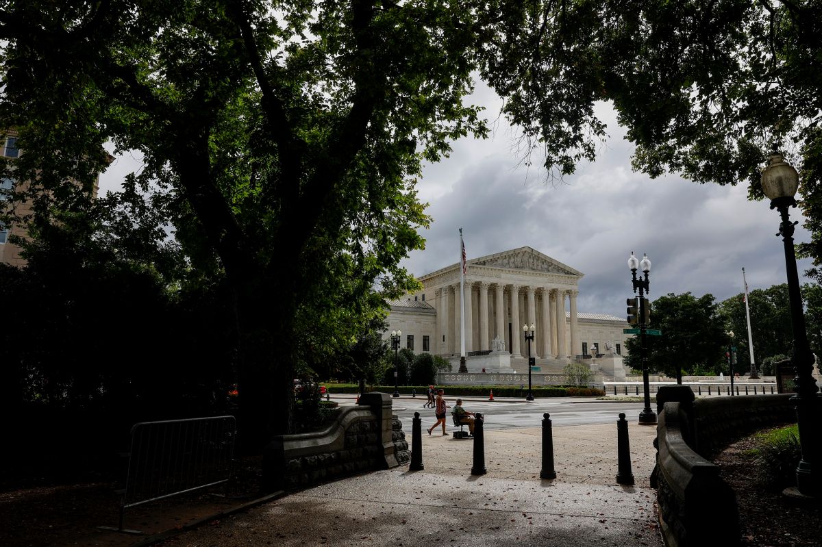 thousands-of-immigrants-at-risk-after-supreme-court-decisions