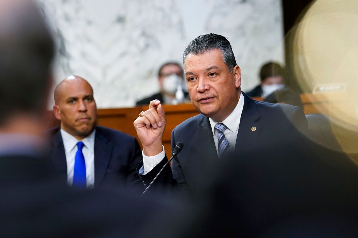 democrat-padilla-submits-registration-bill-to-senate-to-grant-citizenship-to-millions-of-immigrants