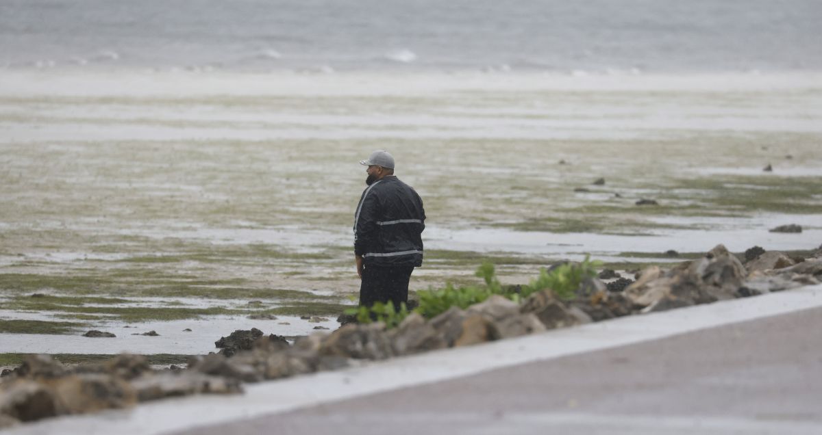 governor-of-florida-asks-the-population-to-pray-before-the-“catastrophic”-passage-of-hurricane-ian-this-afternoon-through-the-state;-5,000-national-guard-members-were-activated