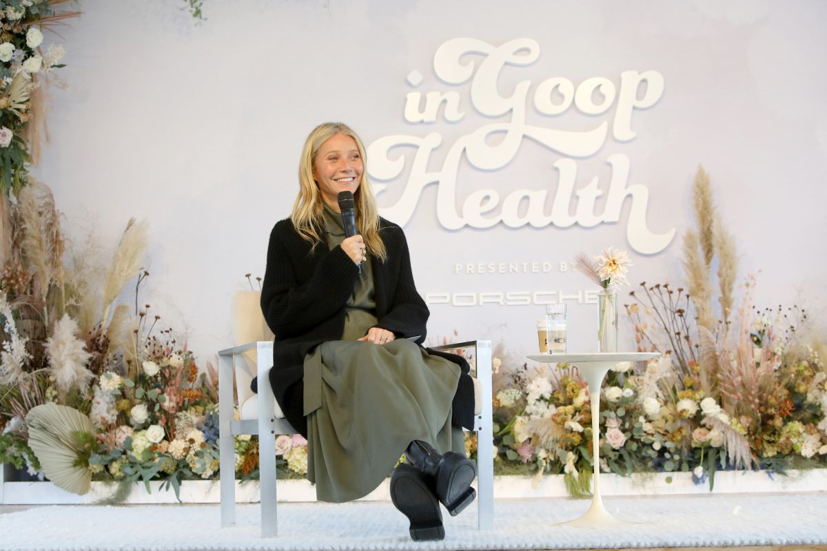 gwyneth-paltrow-performed-an-artistic-nude-to-celebrate-her-50th-birthday