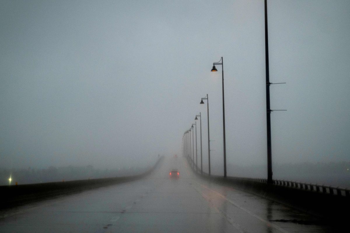 video:-camera-captures-the-chilling-moment-hurricane-ian-devours-a-fort-myers-avenue