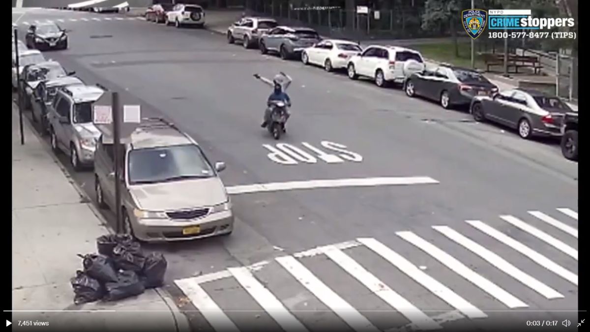 video:-from-a-motorcycle-they-shoot-in-broad-daylight-as-if-nothing-towards-a-new-york-park