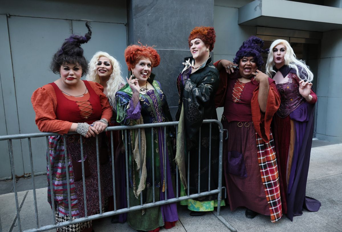 'abracadabra'-fans-will-be-able-to-stay-at-the-sanderson-sisters'-house