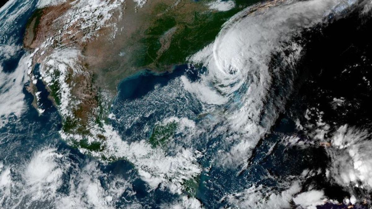 ian-regains-hurricane-strength-and-heads-toward-south-carolina