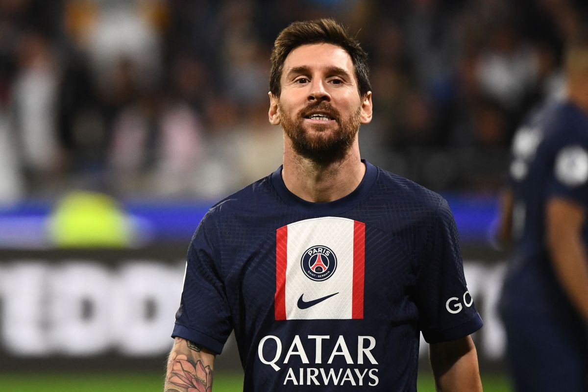 messi-at-a-crossroads:-psg-offers-him-a-new-contract-and-barcelona-wants-him-back-next-year