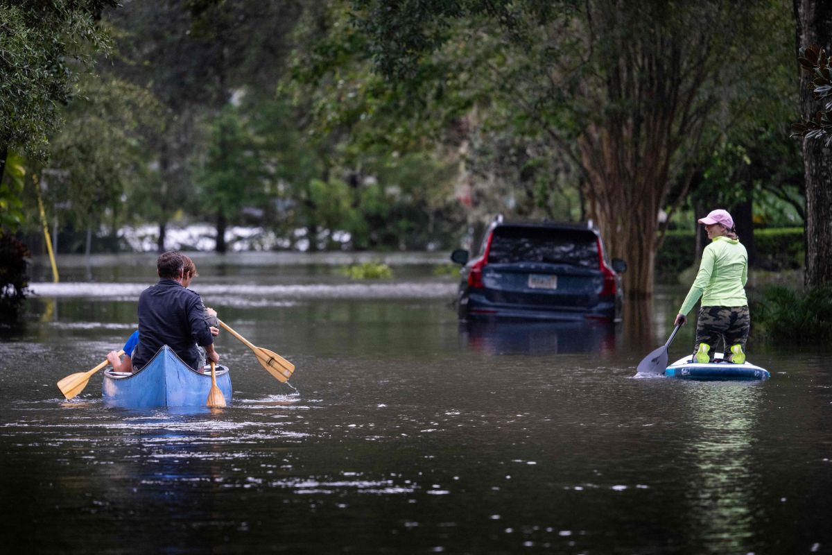 flooding-from-hurricane-ian-exposes-bodies-in-cemetery-near-orlando,-florida