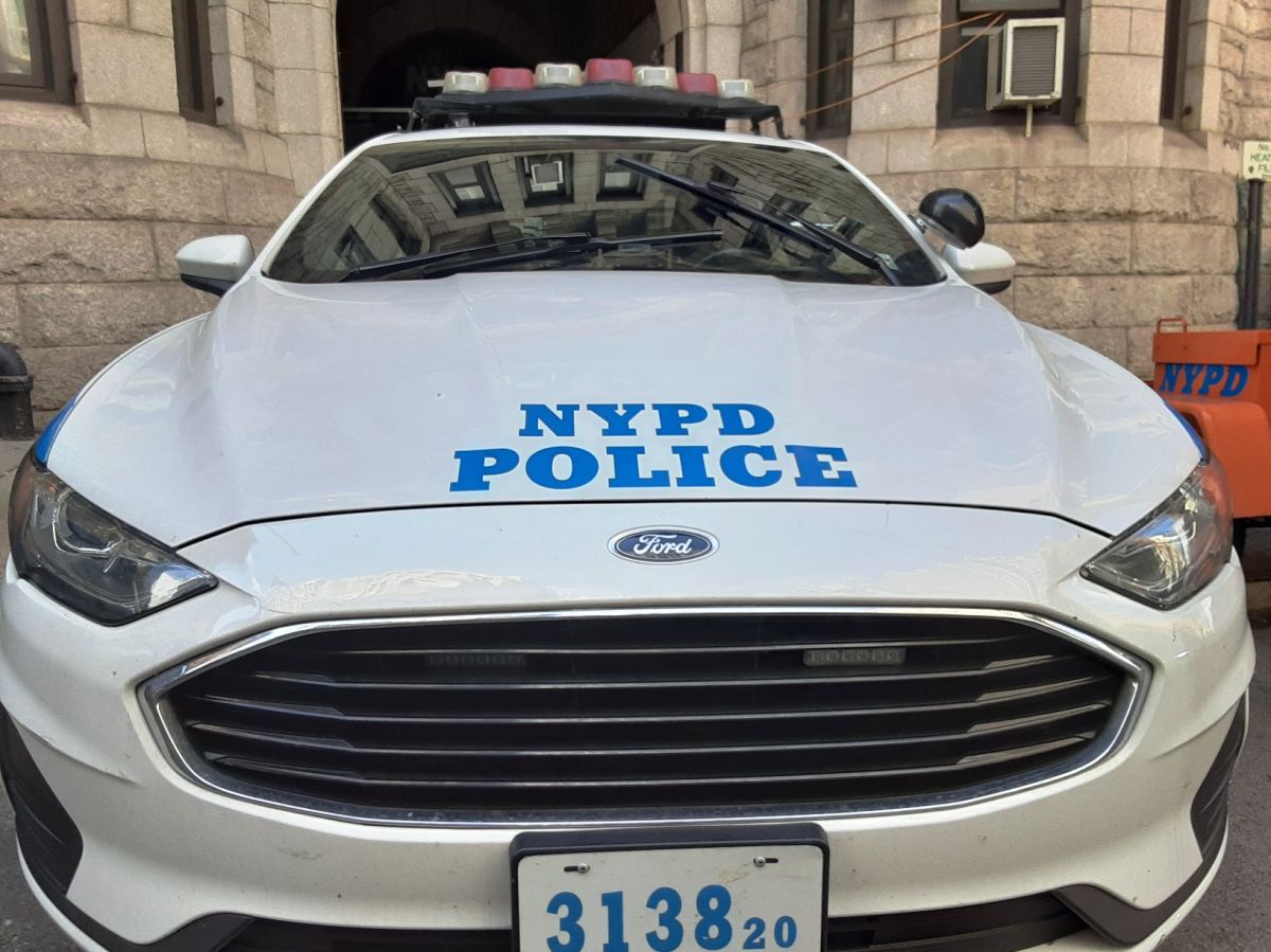 man-destroyed-nypd-patrol-with-pipes:-unusual-video-captured-rampant-violence-in-new-york