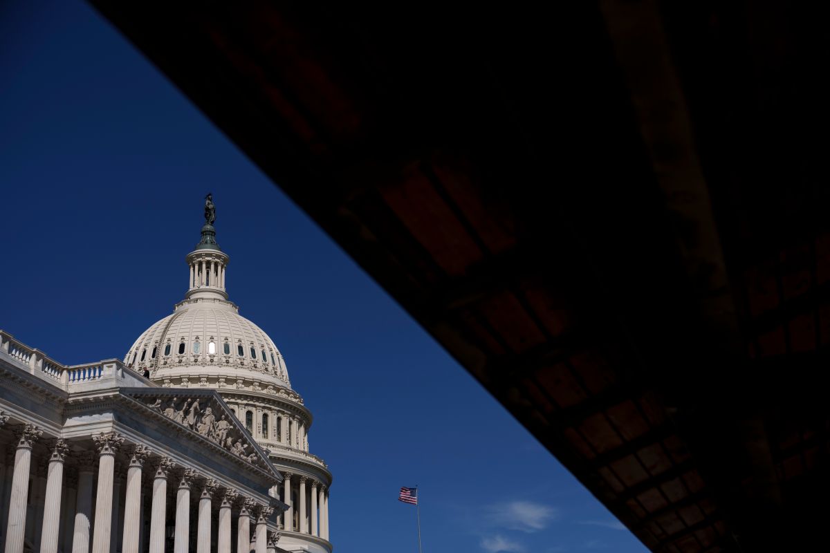 united-states-congress-avoids-a-government-shutdown-at-the-last-minute