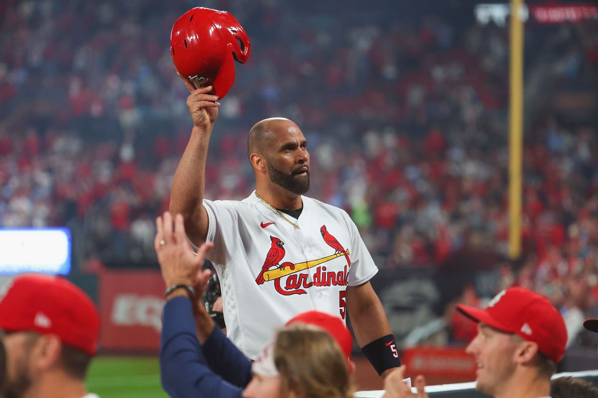 st.-louis-cardinals-dressed-albert-pujols-in-gold-for-his-700-home-runs