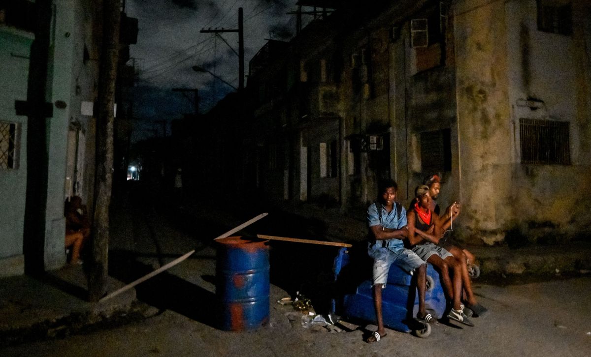 electricity-in-havana,-cuba,-returned-after-hurricane-ian,-but-the-protests-continue