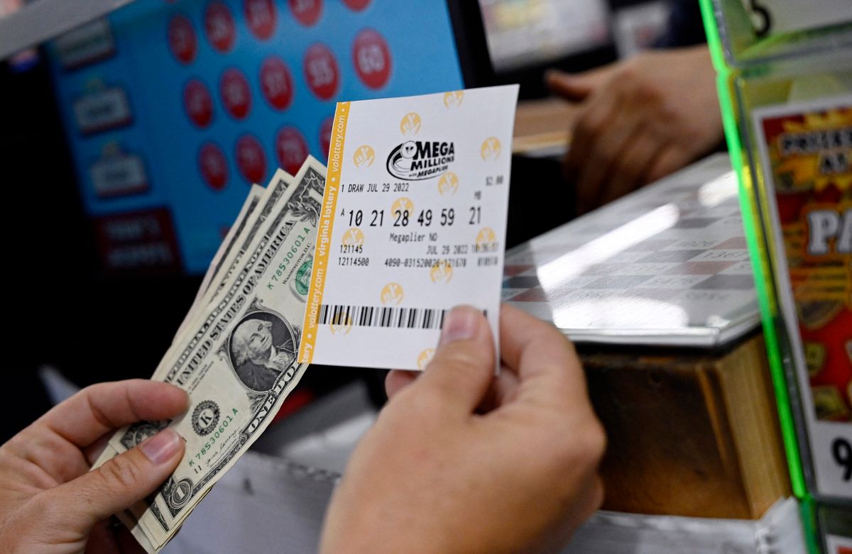 mega-millions-prize-close-to-$400-million-and-powerball-exceeds-$300-million