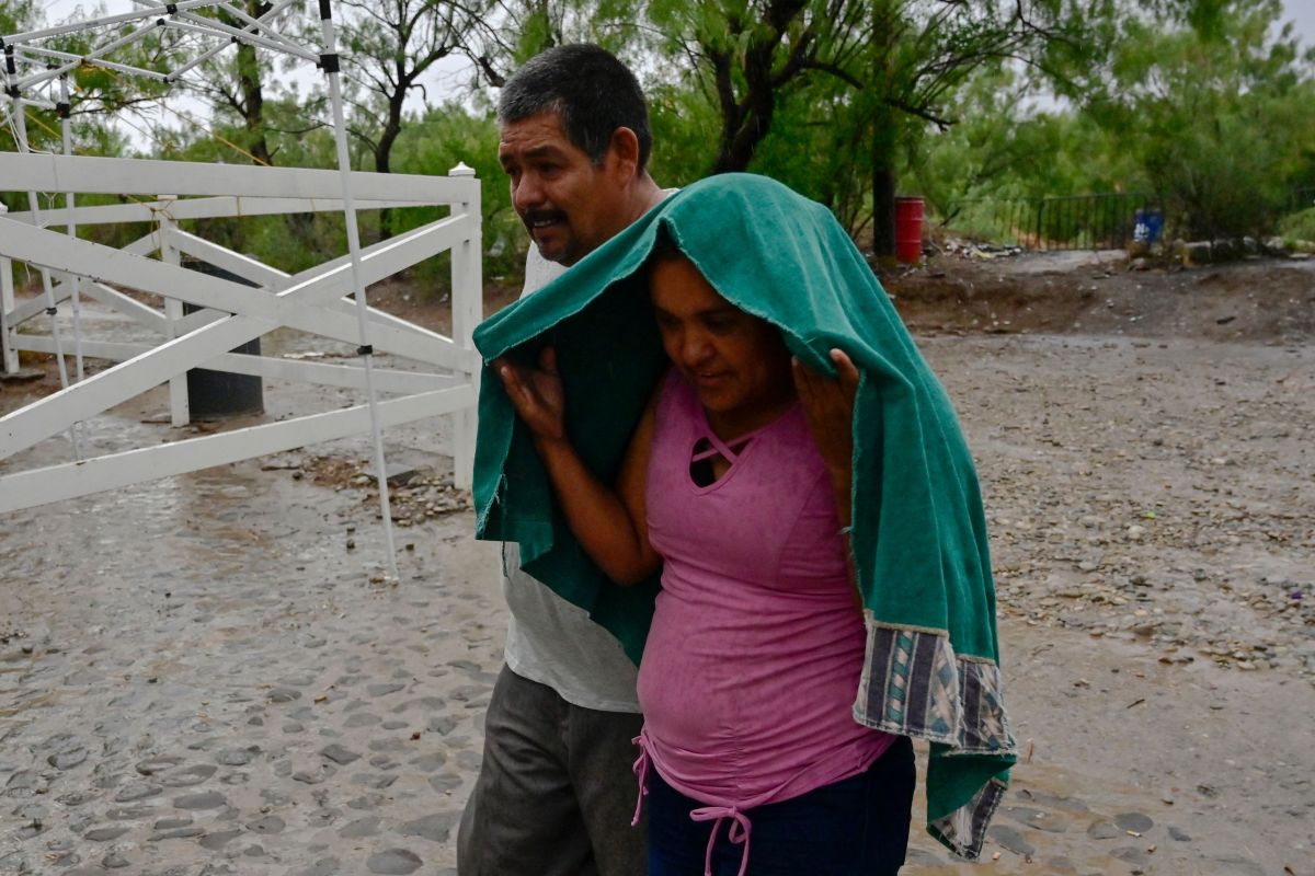 hurricane-orlene-grows-to-category-4-and-moves-towards-the-pacific-coast-of-mexico