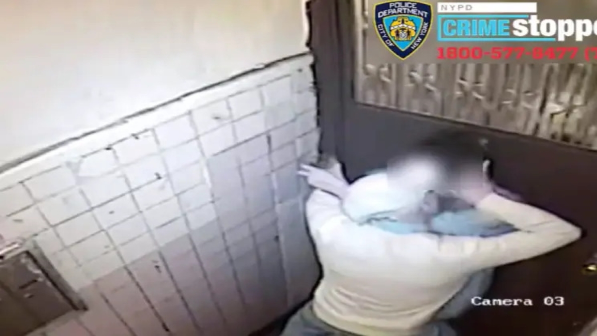 man-caught-on-video-holding-a-woman-against-a-wall-while-sexually-assaulting-her-in-a-new-york-building