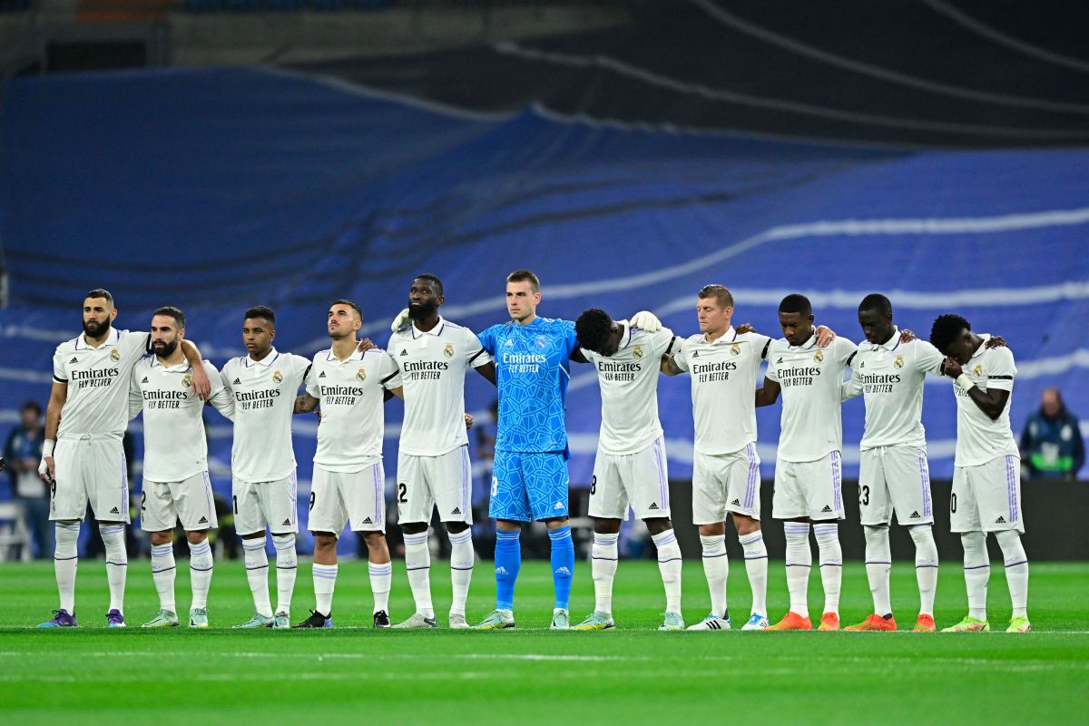 they-dedicate-a-minute-of-silence-at-the-santiago-bernabeu-after-the-tragedy-in-the-indonesian-stadium