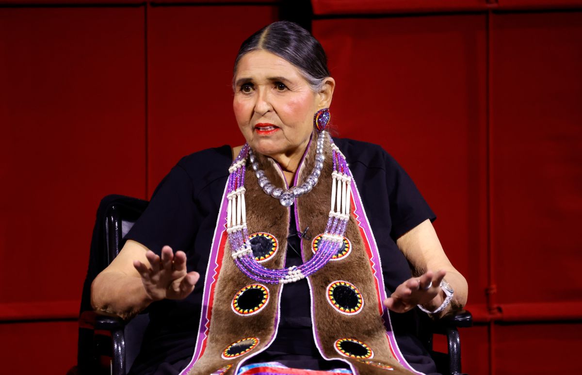 sacheen-littlefeather,-the-activist-who-rejected-an-oscar-for-marlon-brando,-dies