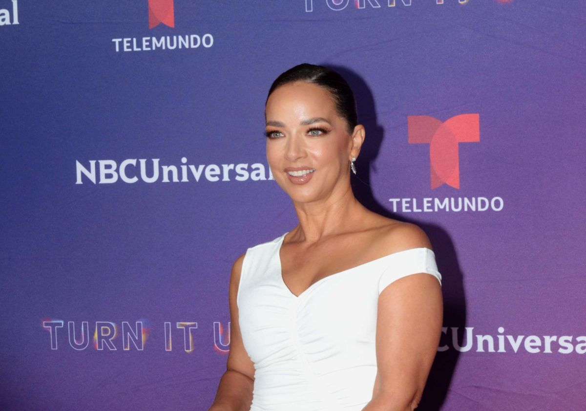 adamari-lopez-celebrates-a-decade-on-telemundo-and-is-grateful-for-having-left-her-“comfort-zone”