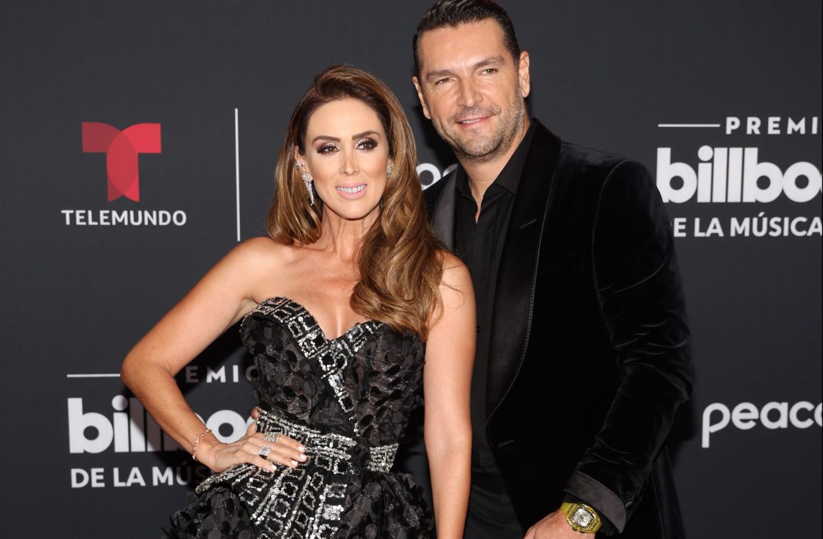 jacky-bracamontes-and-martin-fuentes-celebrated-their-anniversary-in-a-luxurious-hotel-in-florida