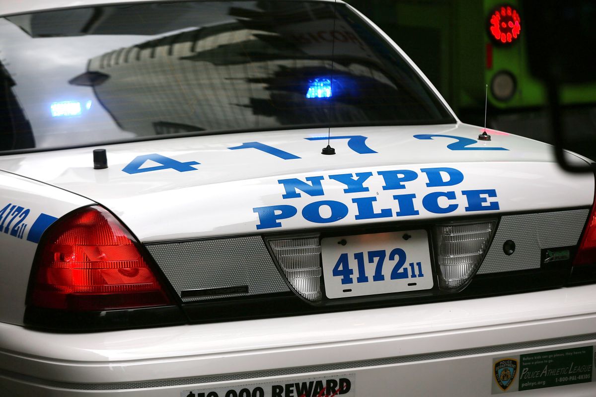 man-threatens-children-and-families-with-a-knife-on-central-park-carousel