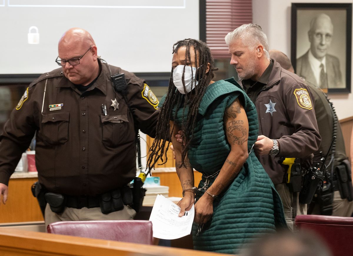 accused-of-christmas-massacre-in-waukesha,-wisconsin,-was-removed-twice-from-court-during-the-first-day-of-the-trial