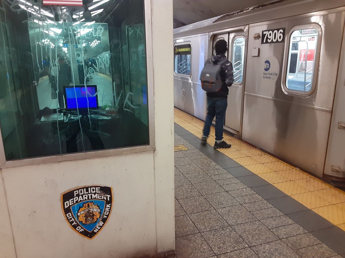 miraculous-rescue-of-young-man-pushed-to-the-tracks-in-the-new-york-subway;-woman-was-crushed-to-death