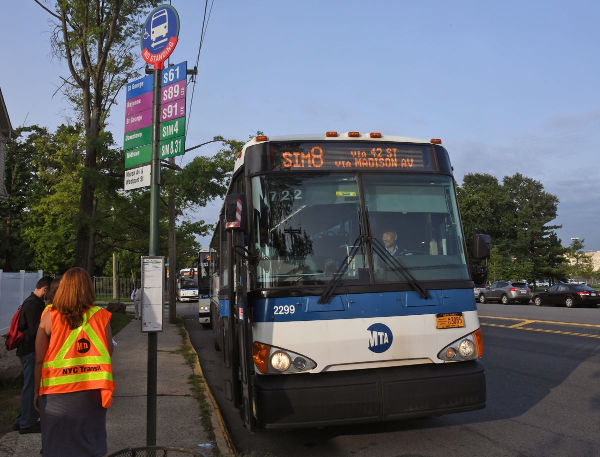 the-mta-installs-300-new-cameras-to-clear-the-way-for-buses