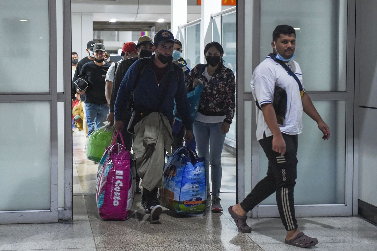 some-3,800-irregular-migrants-stranded-in-panama-have-returned-to-venezuela