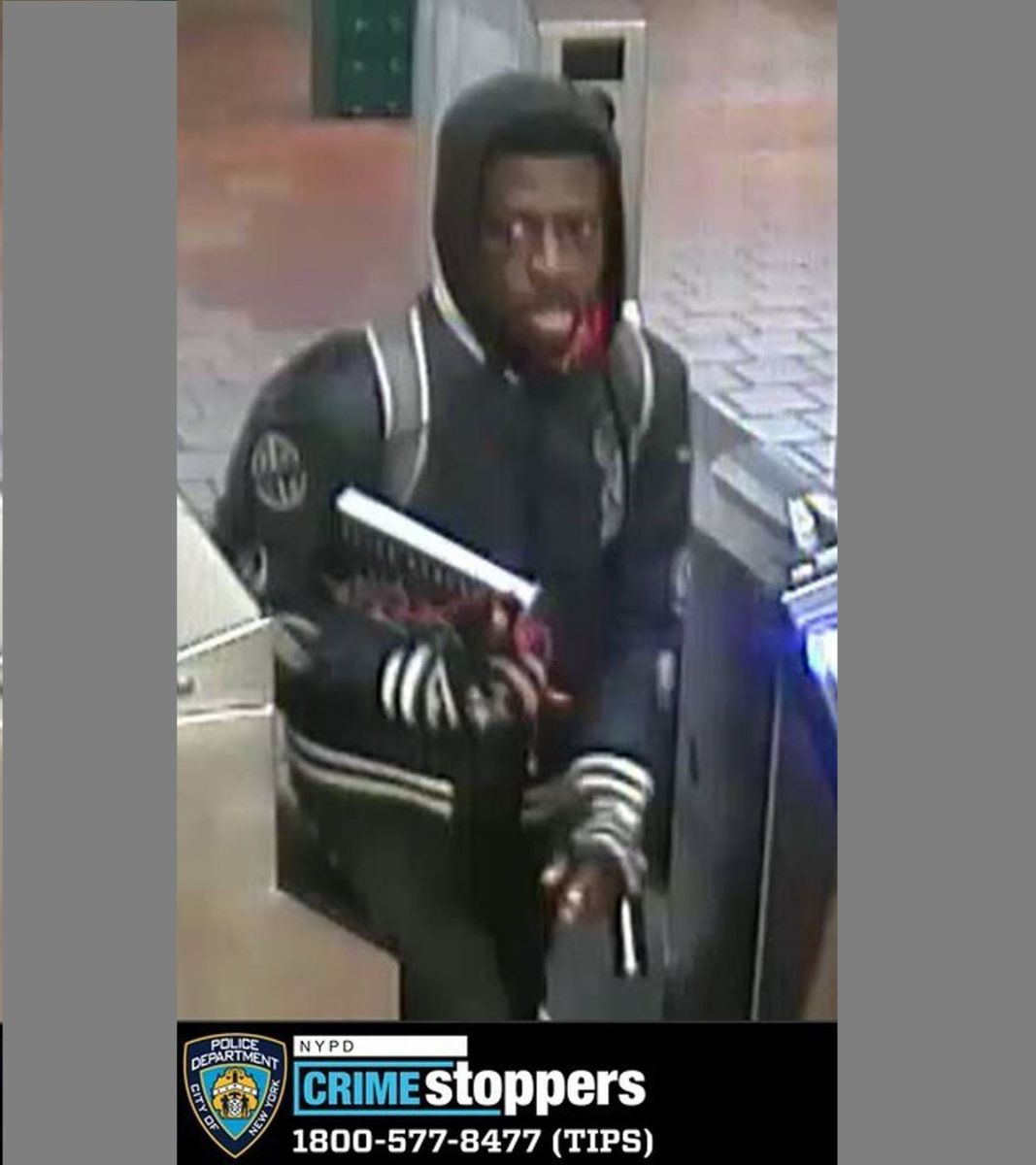 new-york-police-publishes-image-of-the-subject-accused-of-stabbing-a-worker-in-the-harlem-subway-who-claimed-him-for-urinating-on-him