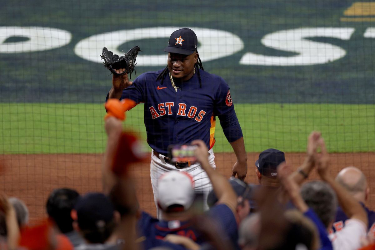 framber-valdez's-dad-finally-sees-him-pitch-at-minute-maid-park-and-the-left-hander-didn't-hide-his-pride