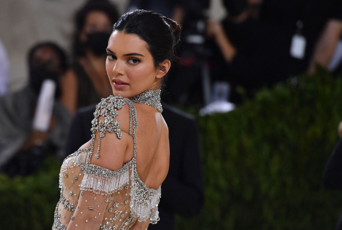 kendall-jenner-showed-her-rear-with-a-costume-from-a-children's-movie-and-they-assure-that-she-“ruined”-innocence