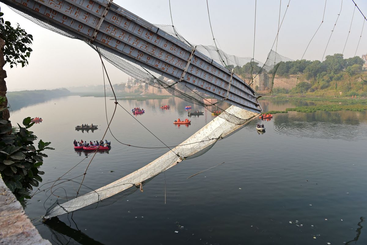 video:-shocking-security-footage-shows-moment-of-bridge-collapse-in-india