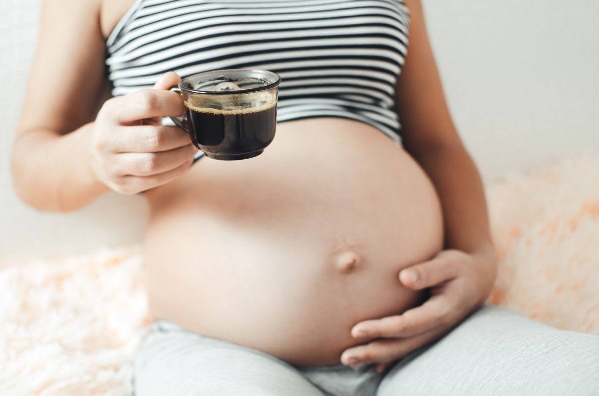 drinking-coffee-during-pregnancy-can-make-children-smaller