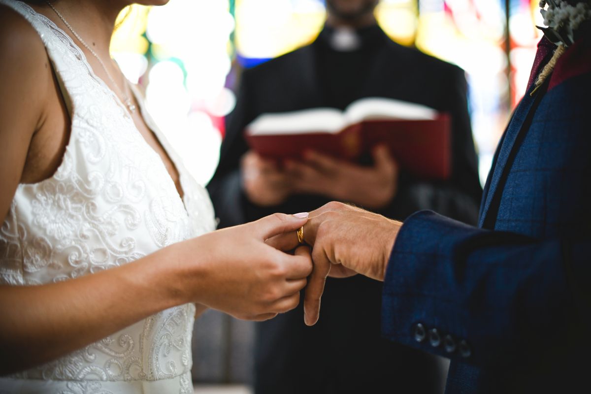 priest-abandons-wedding-he-was-celebrating;-he-blamed-the-photographer-for-preventing-him-from-celebrating-the-marriage