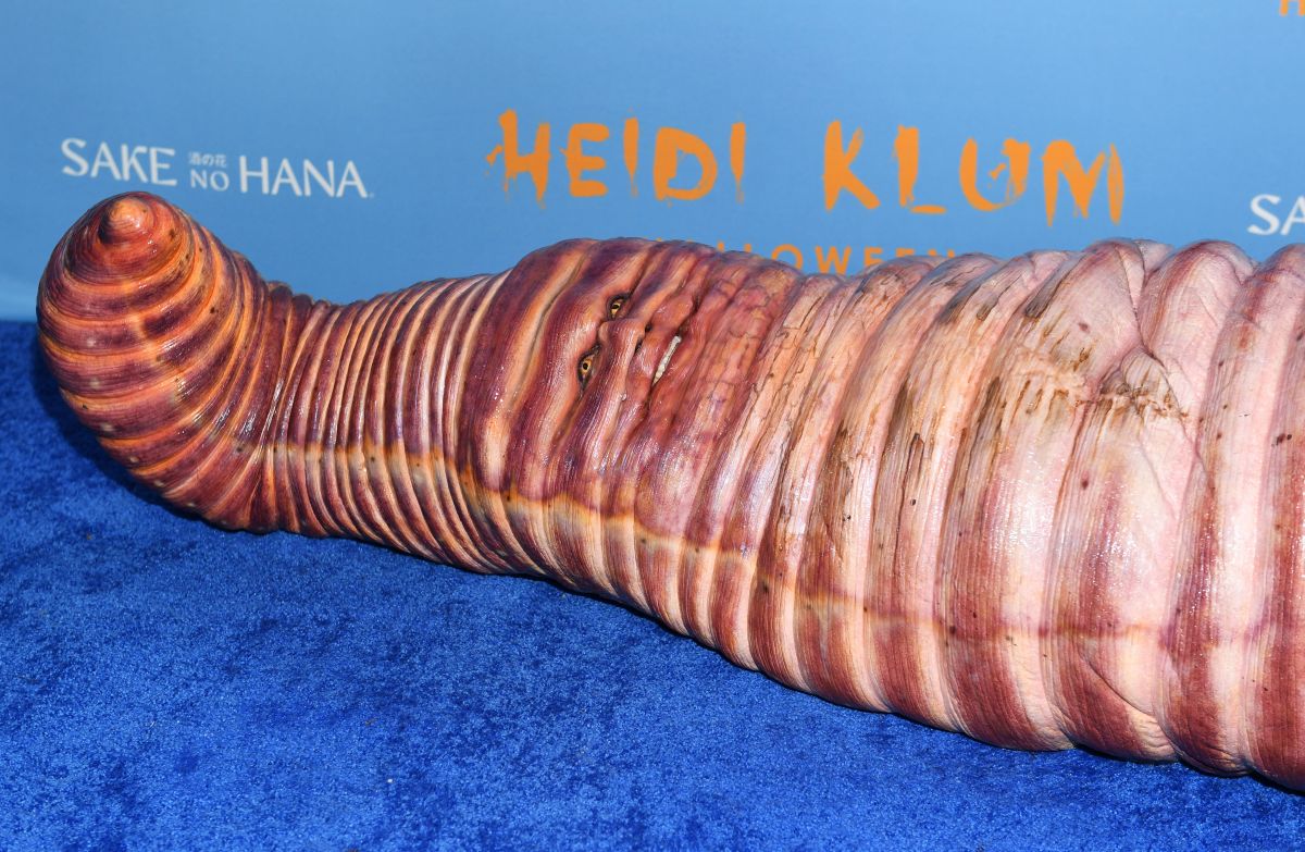 heidi-klum-went-viral-after-dressing-up-as-a-giant-worm-for-halloween