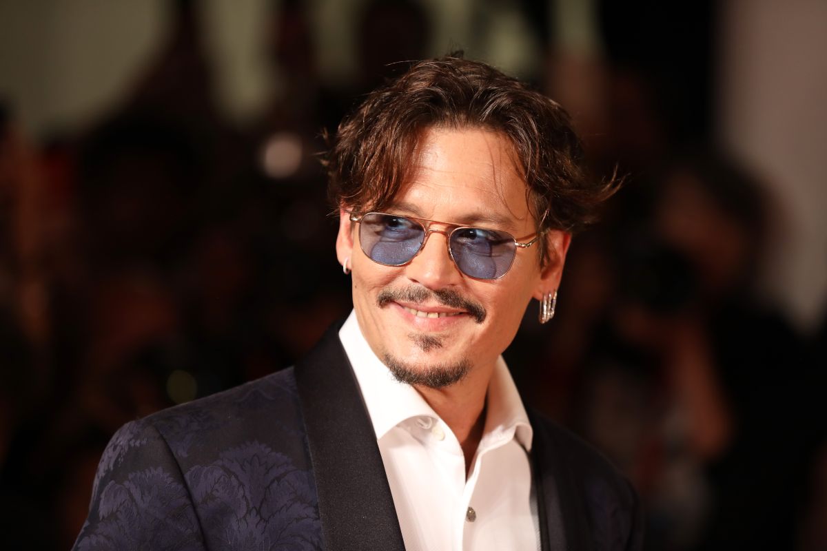 johnny-depp-surprises-with-his-character-of-louis-xv-for-his-new-movie