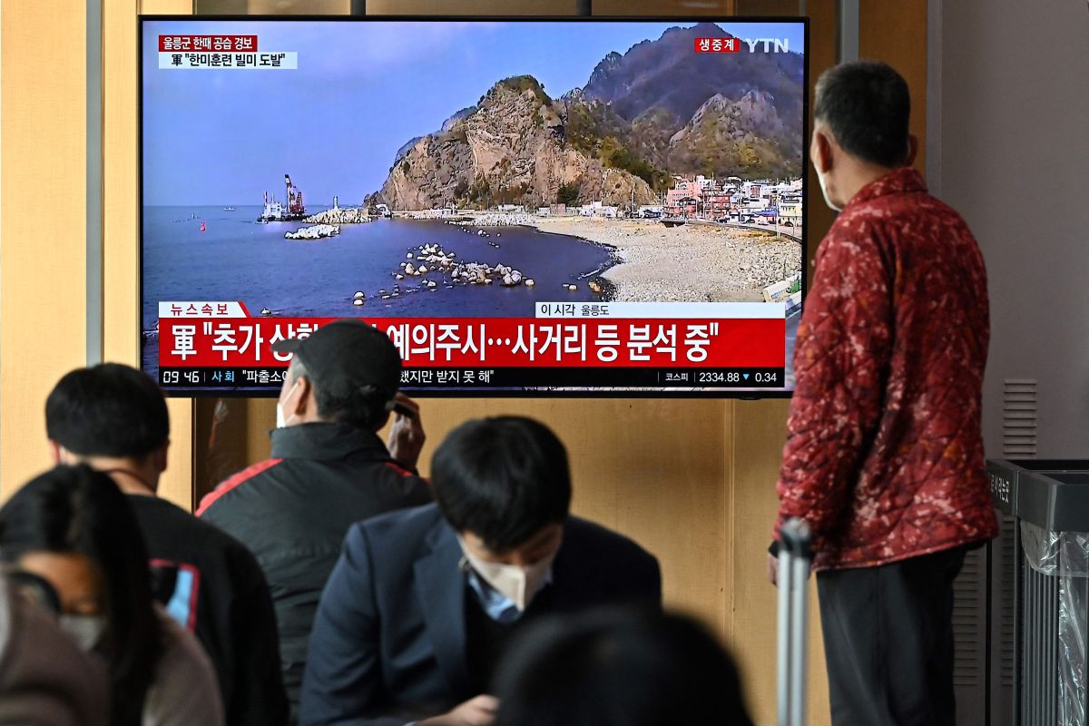 north-korean-missile-falls-into-the-sea-35-miles-from-south-korea;-alert-announced-on-the-coast