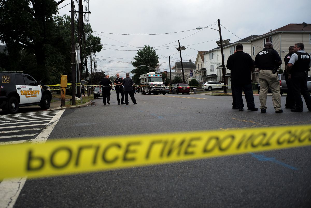 6-year-old-girl,-two-adult-civilians-and-two-police-officers-shot-in-violent-night-in-newark,-nj