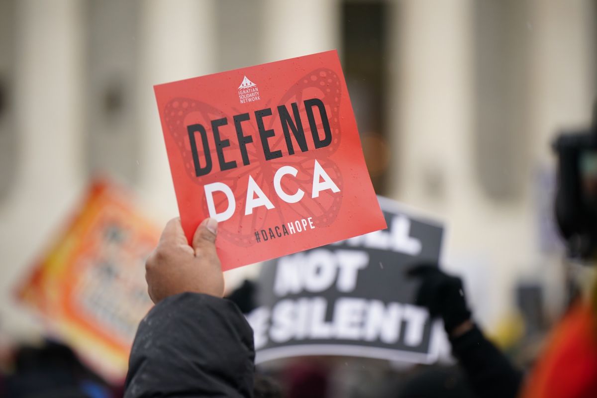 'dreamers'-can-now-apply-to-the-new-limited-daca,-reported-uscis